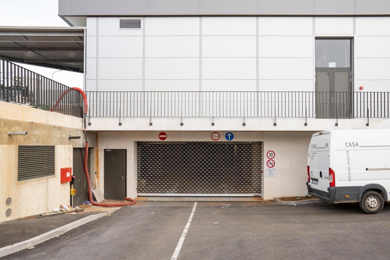 Mannequin: Sea View, Private Parking In The Garage Apartment Rijeka Exterior photo